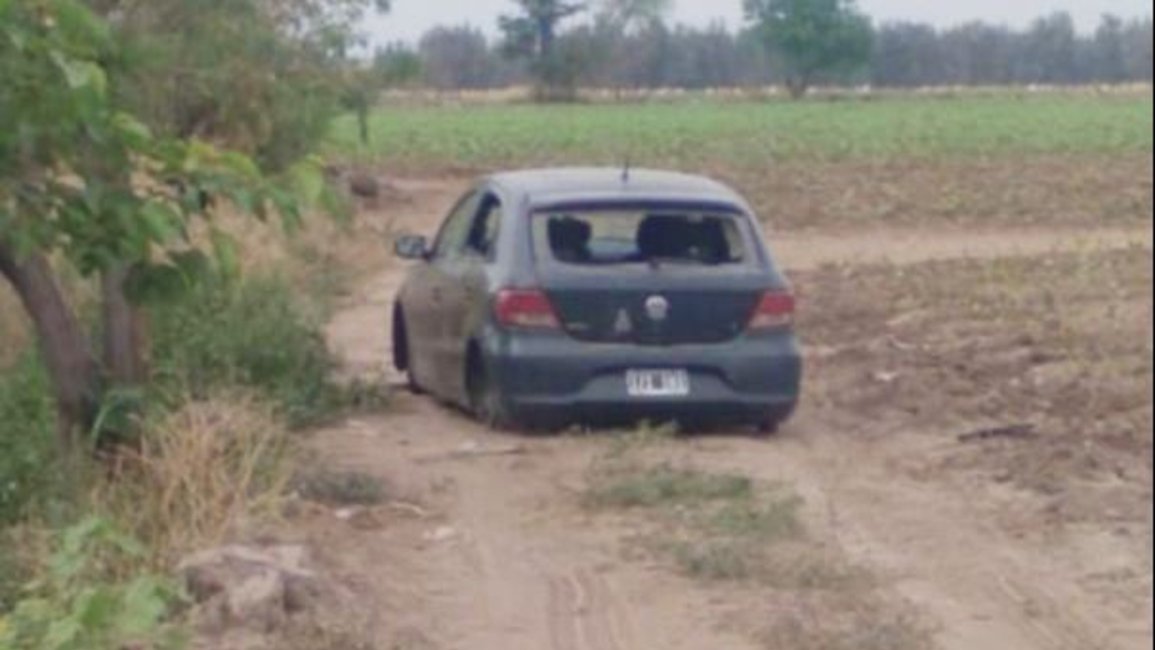 Perico: roban otro auto y lo abandonan desmantelado