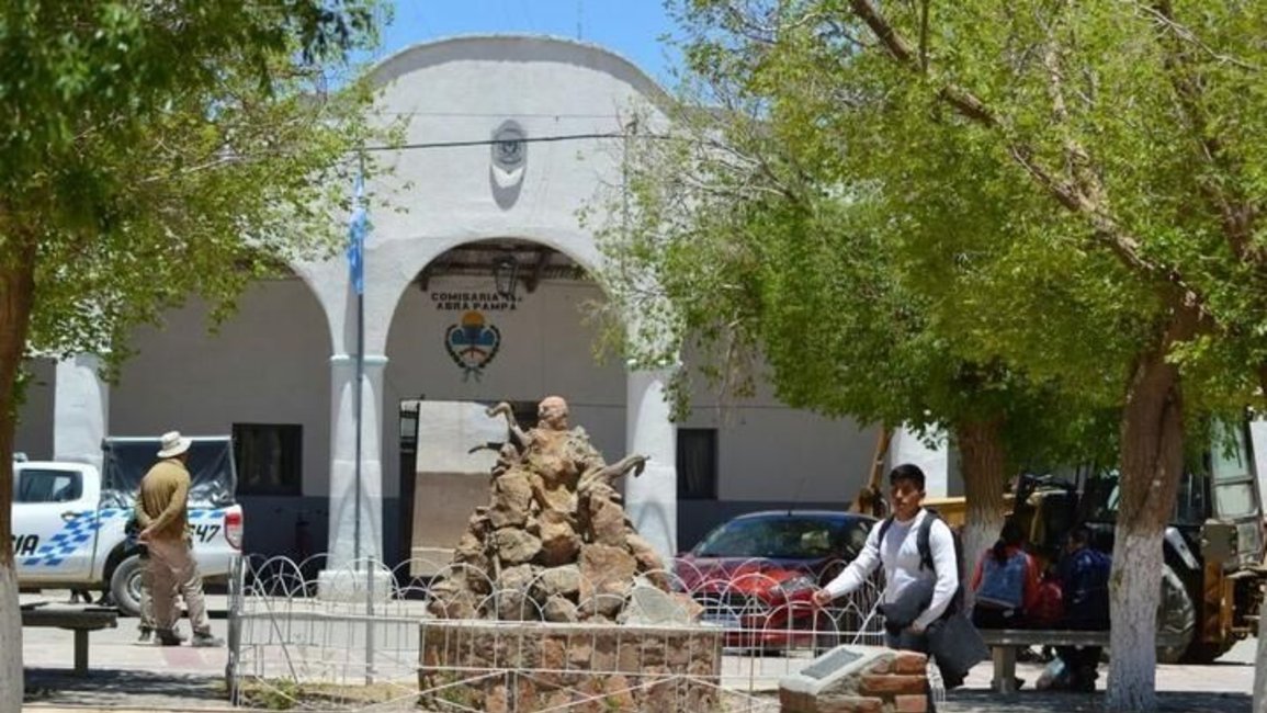Una conductora perdió el control del vehículo y volcó