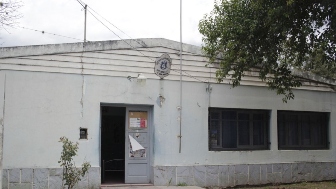 Violó una perimetral y golpeó brutalmente a su expareja