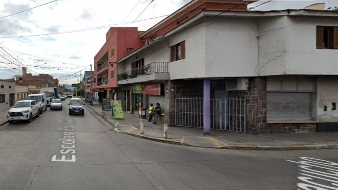 Le robaron $400 mil de su auto en el barrio Castañeda