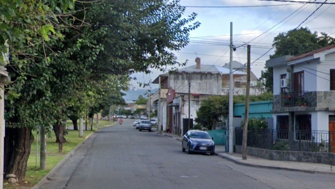 Embistió tres veces a una joven y la dejó muy grave