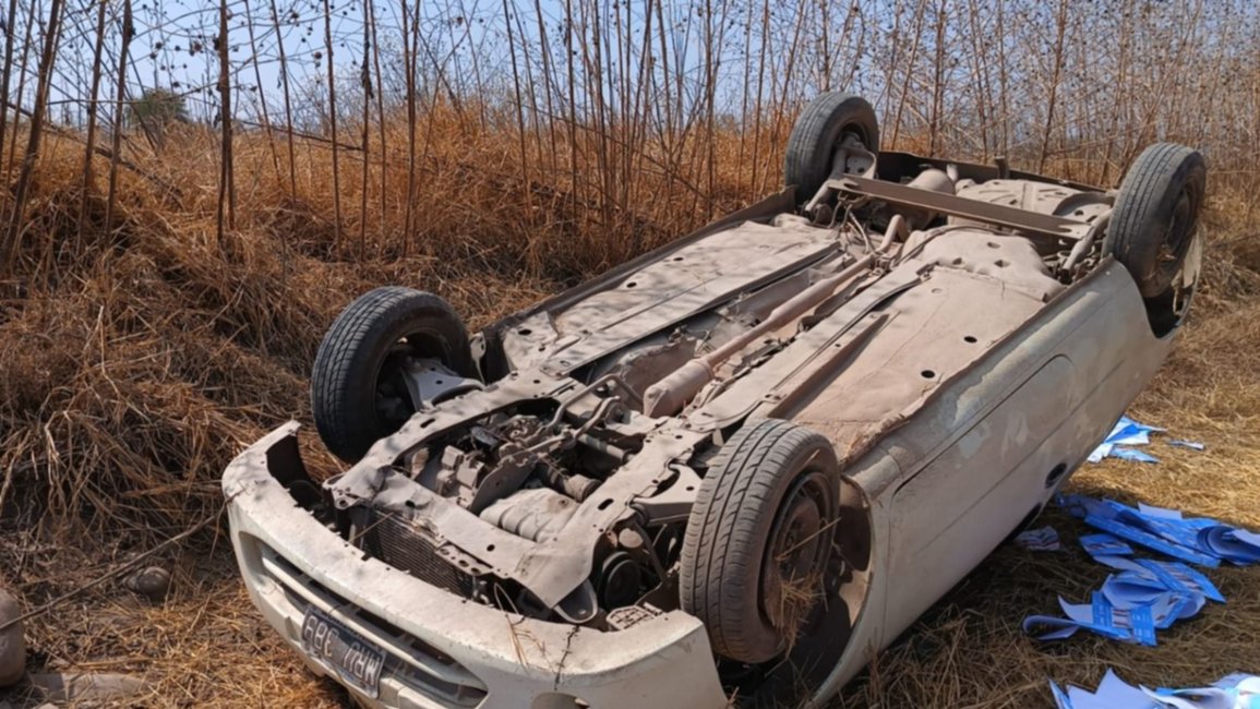 Trató de esquivar un vehículo y volcó
