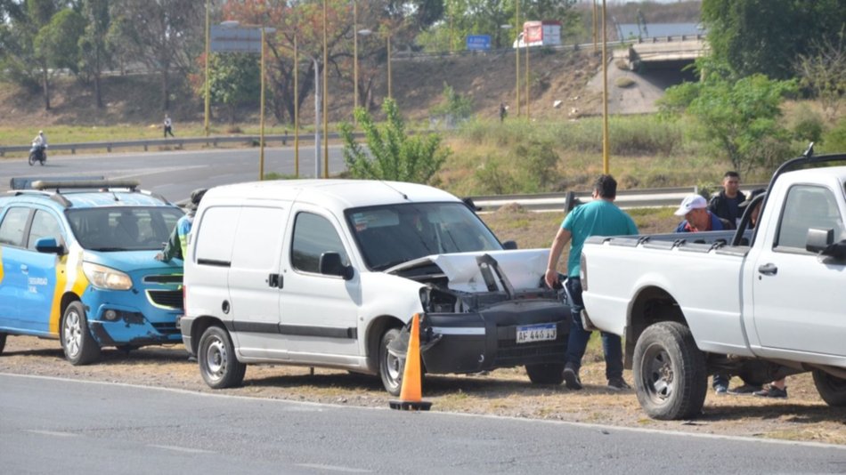 Heridos leves en siniestro vial en el acceso sur 