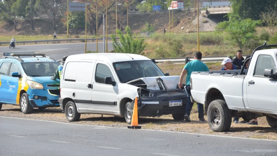 Heridos leves luego de un siniestro vial en el acceso sur