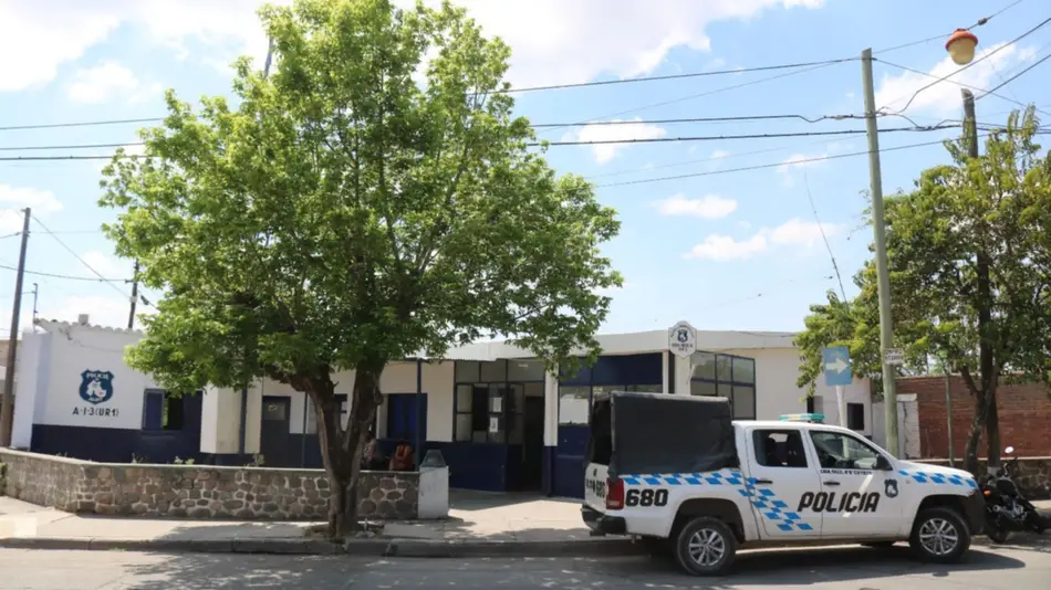 Arrebató su hijo de su expareja, se amotinó y golpeó a policías