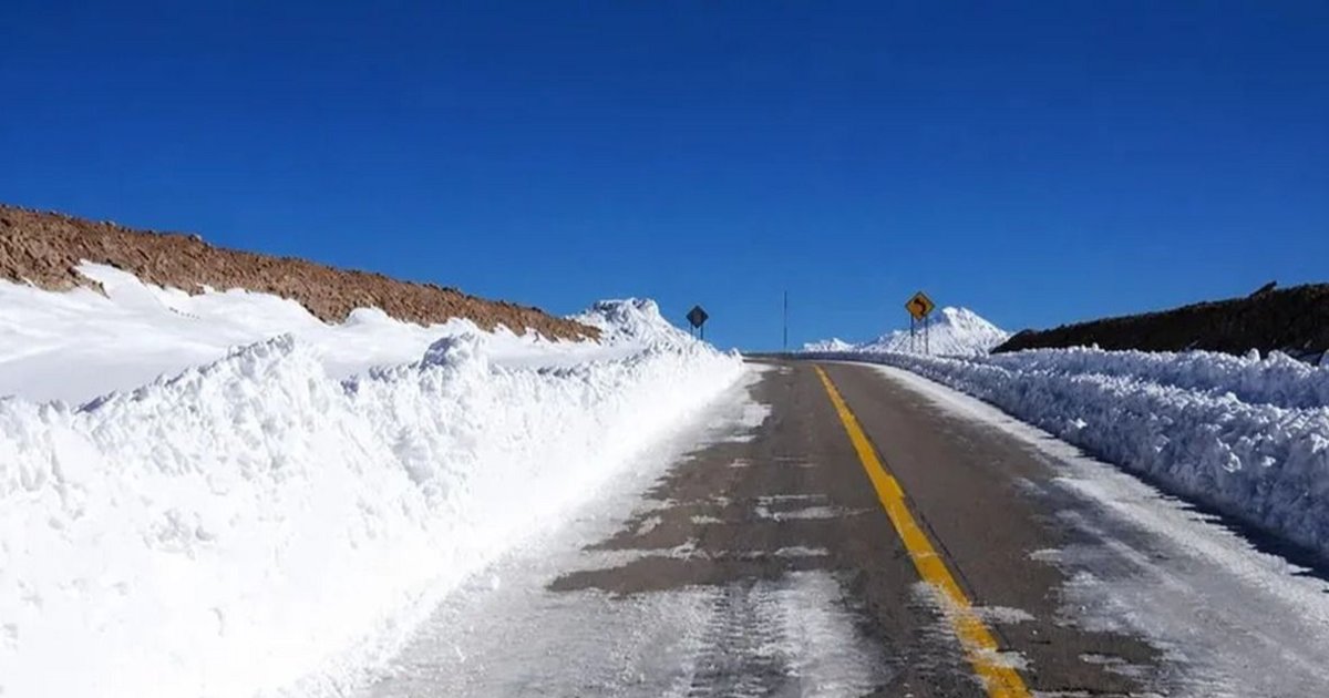 Paso de Jama no habilitado por hielo y nieve