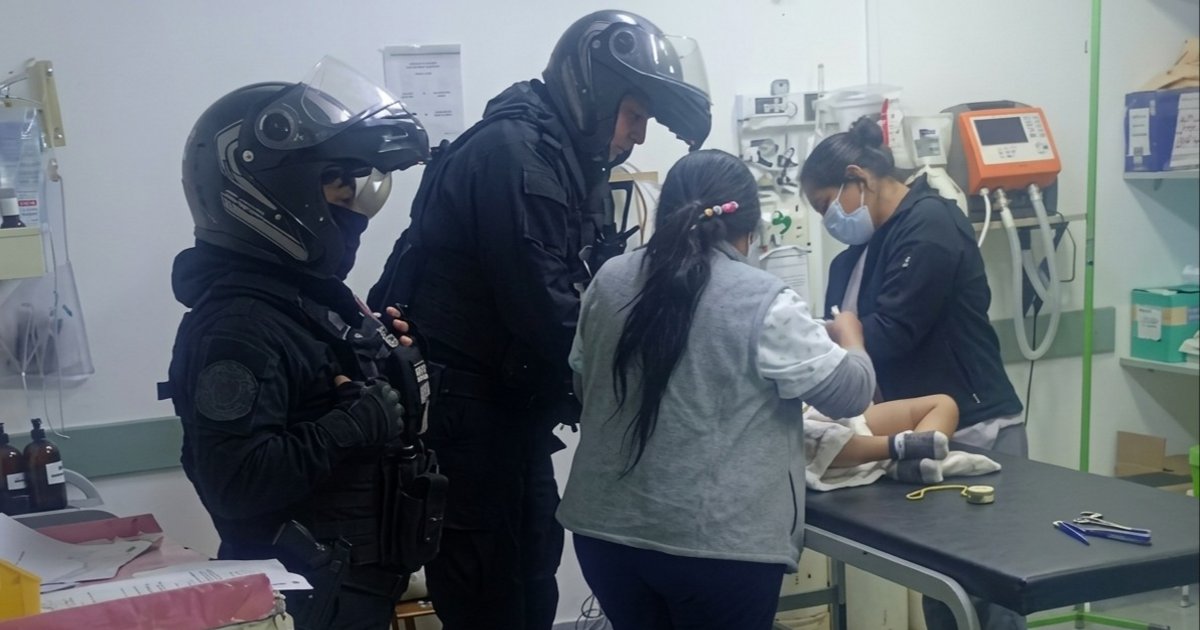 Policías salvaron a un niño de dos años que sufría una convulsión febril