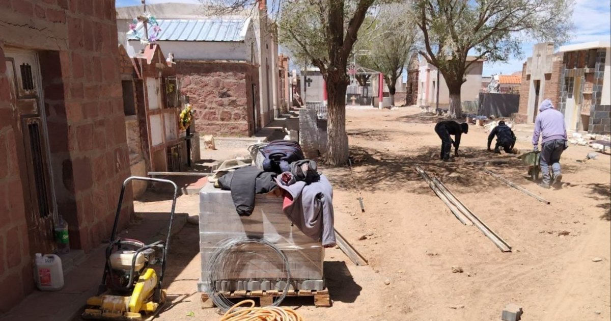 Adoquinado en el cementerio de Abra Pampa