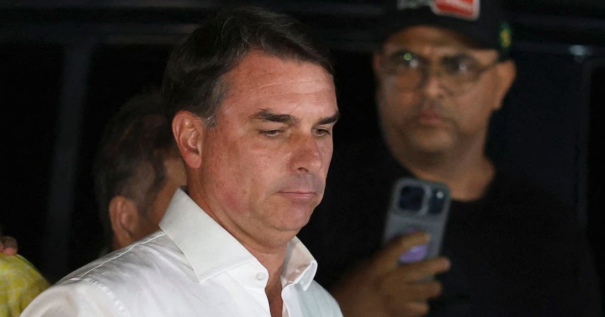 Flávio Bolsonaro pasó por la Argentina en un vuelo privado rumbo a Estados Unidos