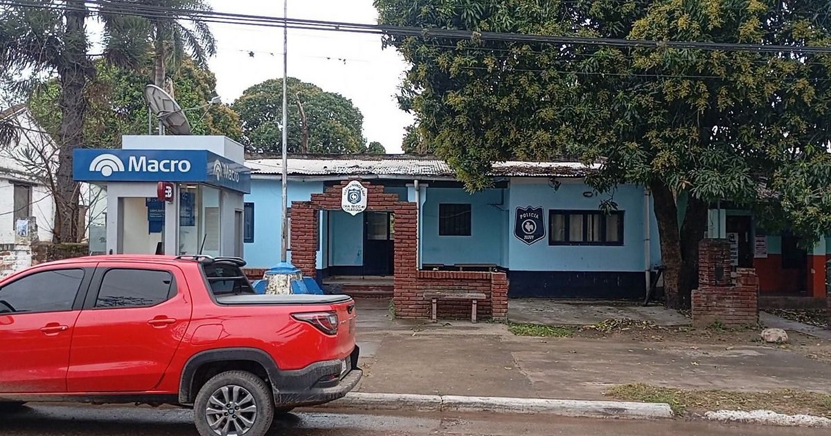 Atacó ferozmente a su pareja e intentó agredir a efectivos