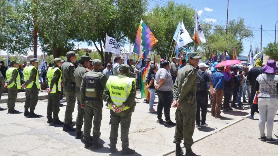 Bloquearon el paso en la frontera argentino-boliviana