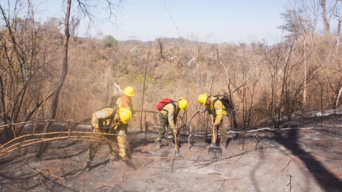 Titánico trabajo para combatir incendios en Jujuy