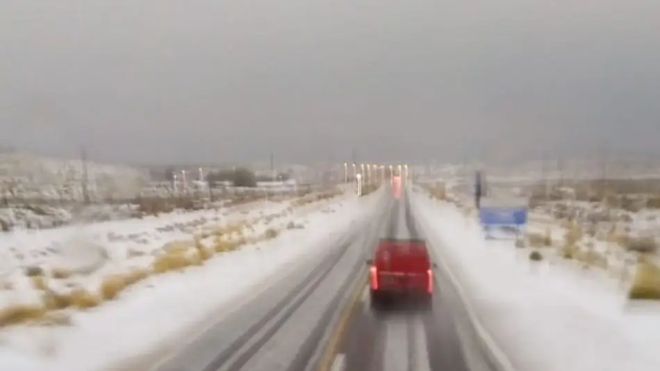 Intensa tormenta con caída de granizo tiño de blanco a Tres Cruces