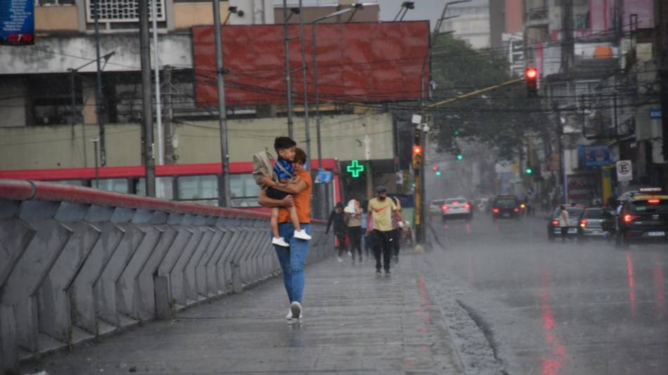 Primera tormenta "estival" sorprendió a los capitalinos