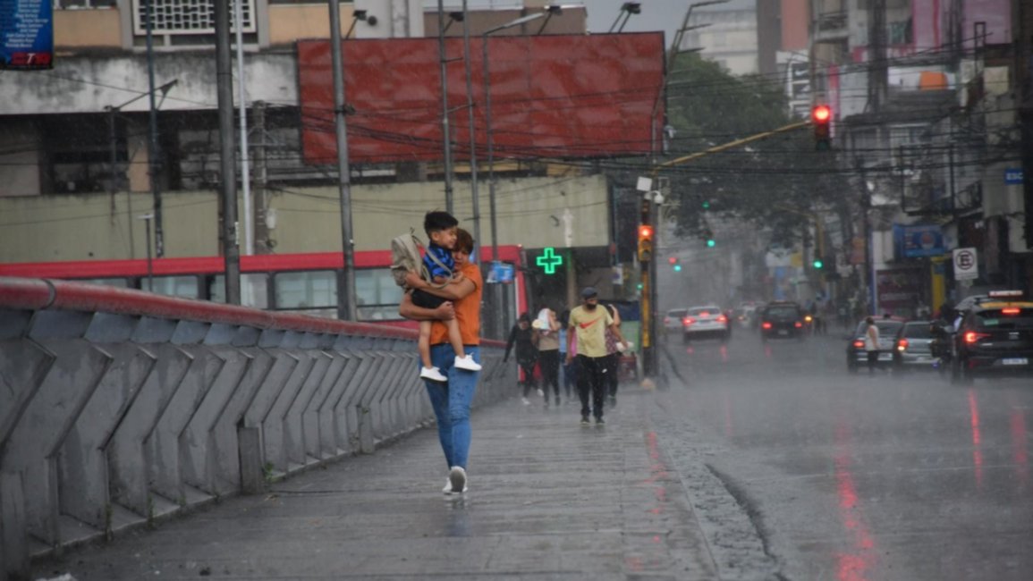 Primera tormenta "estival" sorprendió a los capitalinos