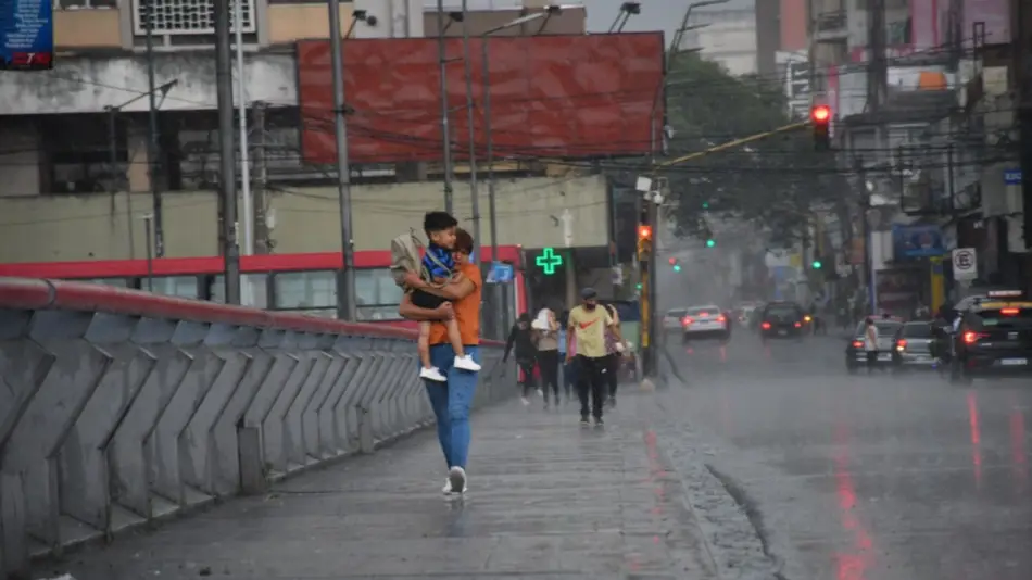 Primera tormenta "estival" sorprendió a los capitalinos