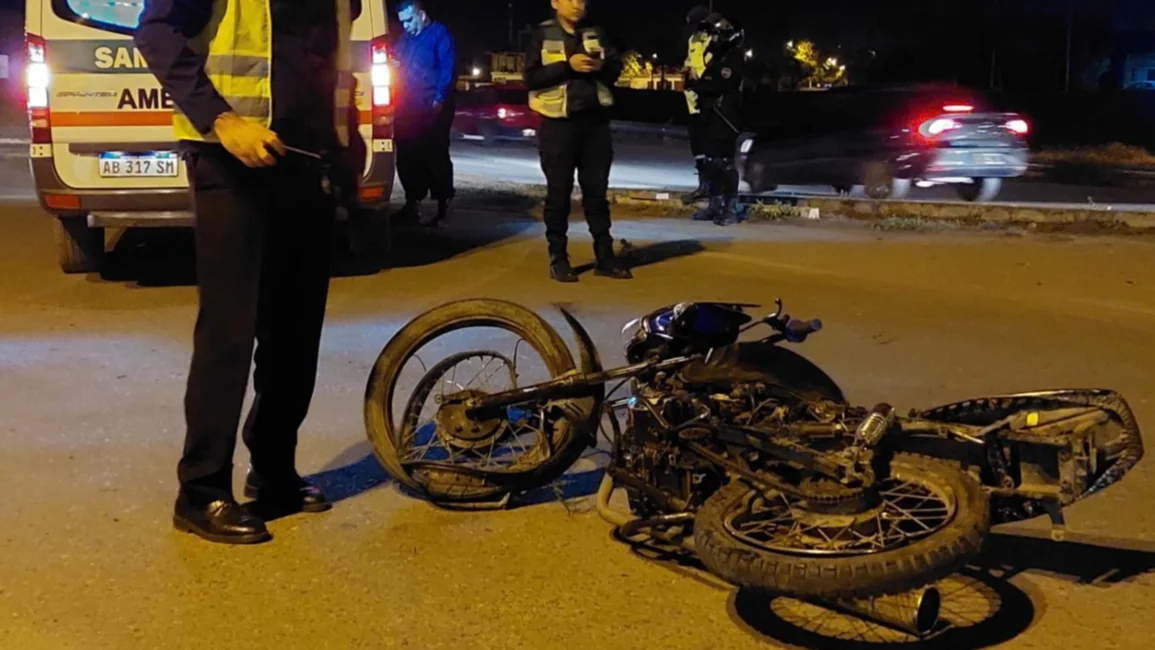 Jujuy: perdió el control de la moto y quedó tendido sobre el asfalto
