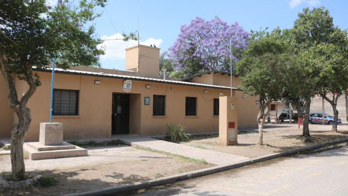 Consumía bebidas y tras una discusión lo agredieron