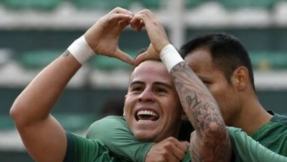 Bolivia ganó y salió del fondo