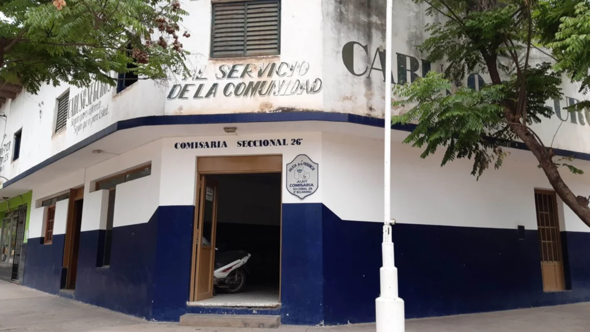 Presos rompieron una pared para ver un partido de fútbol