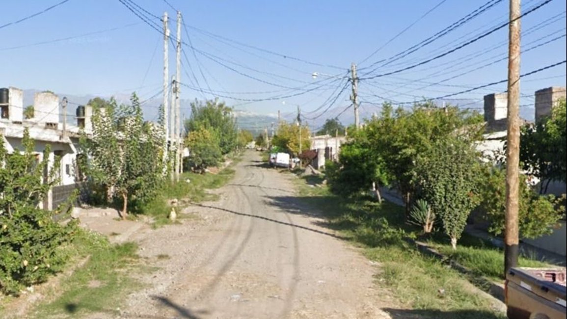 Efectivos agredidos con piedras, bloques y botellas