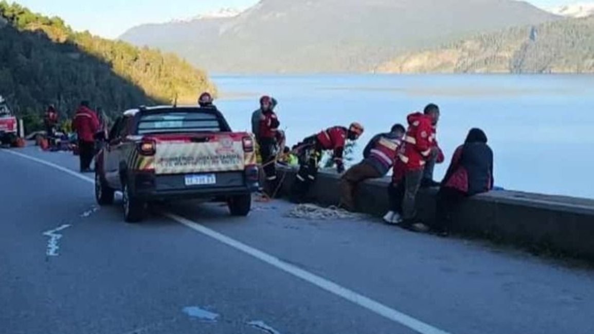  Neuquén: cayó un auto al lago Lácar y murió su conductor