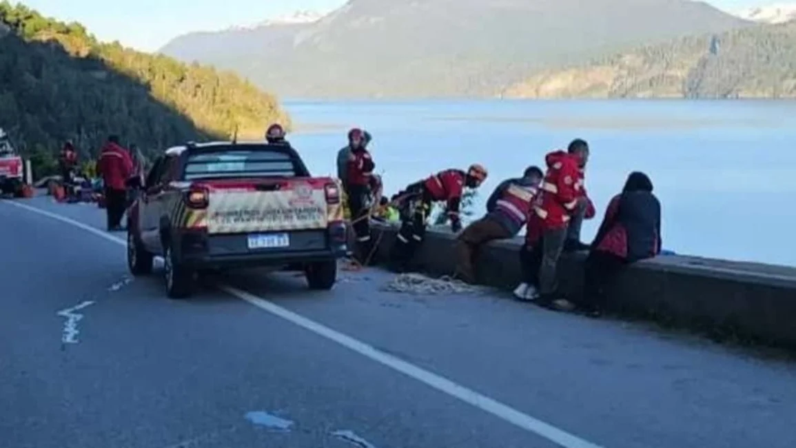  Neuquén: cayó un auto al lago Lácar y murió su conductor