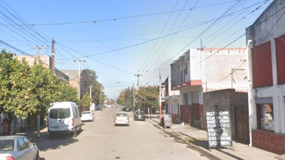 Violentaron la entrada de una pizzería para robar bienes