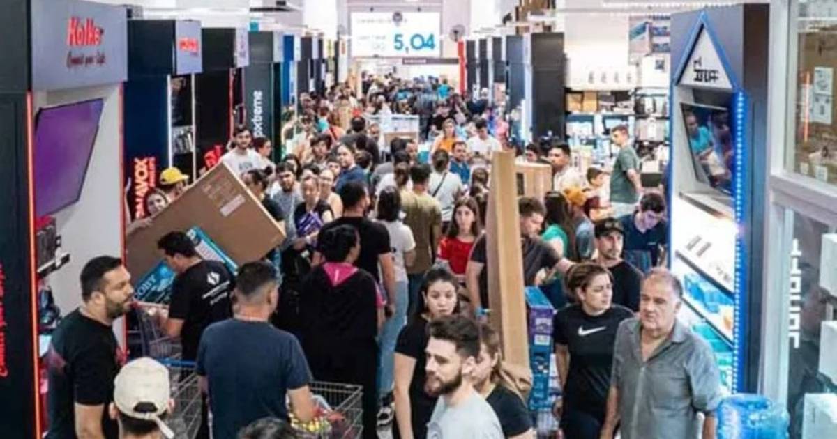 Una “estampida humana” copó el Black Friday en Paraguay