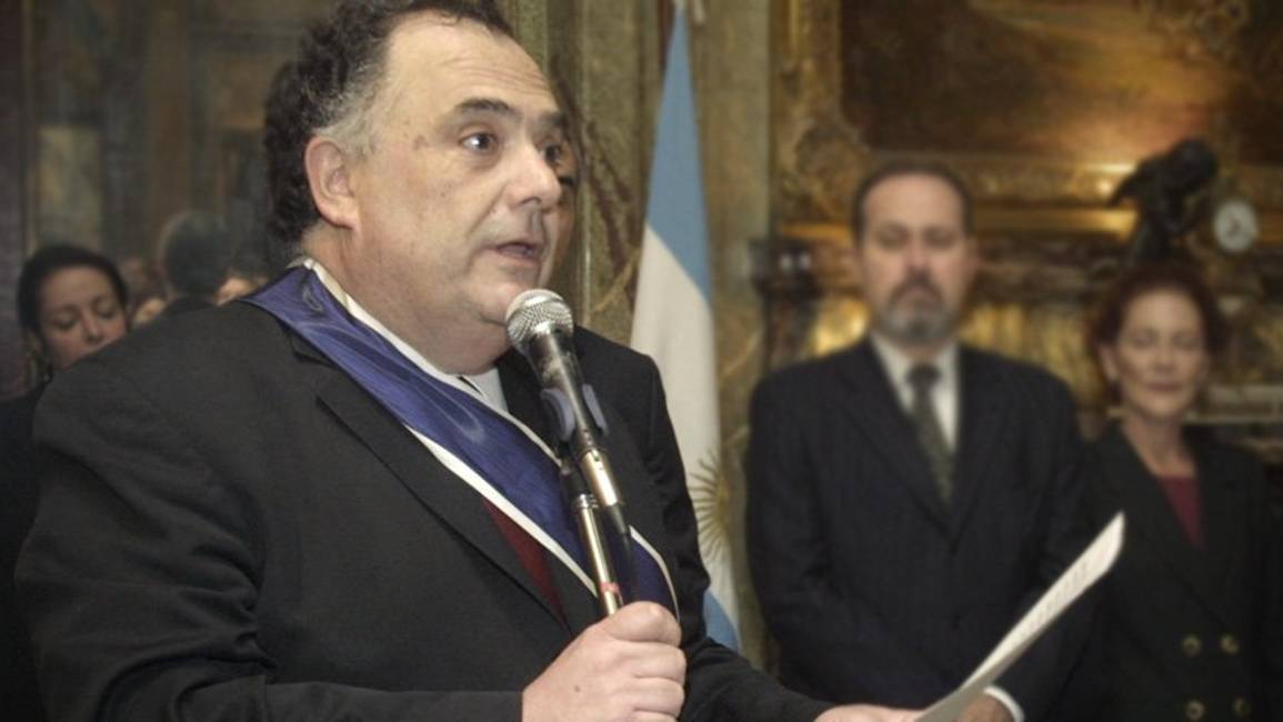 Los que quieren tener al Papa como jefe de un muro, pierden, dijo el nuevo embajador de Argentina en el Vaticano 