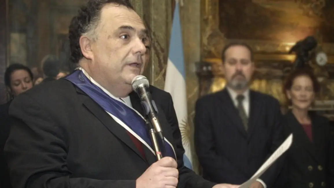 Los que quieren tener al Papa como jefe de un muro, pierden, dijo el nuevo embajador de Argentina en el Vaticano 