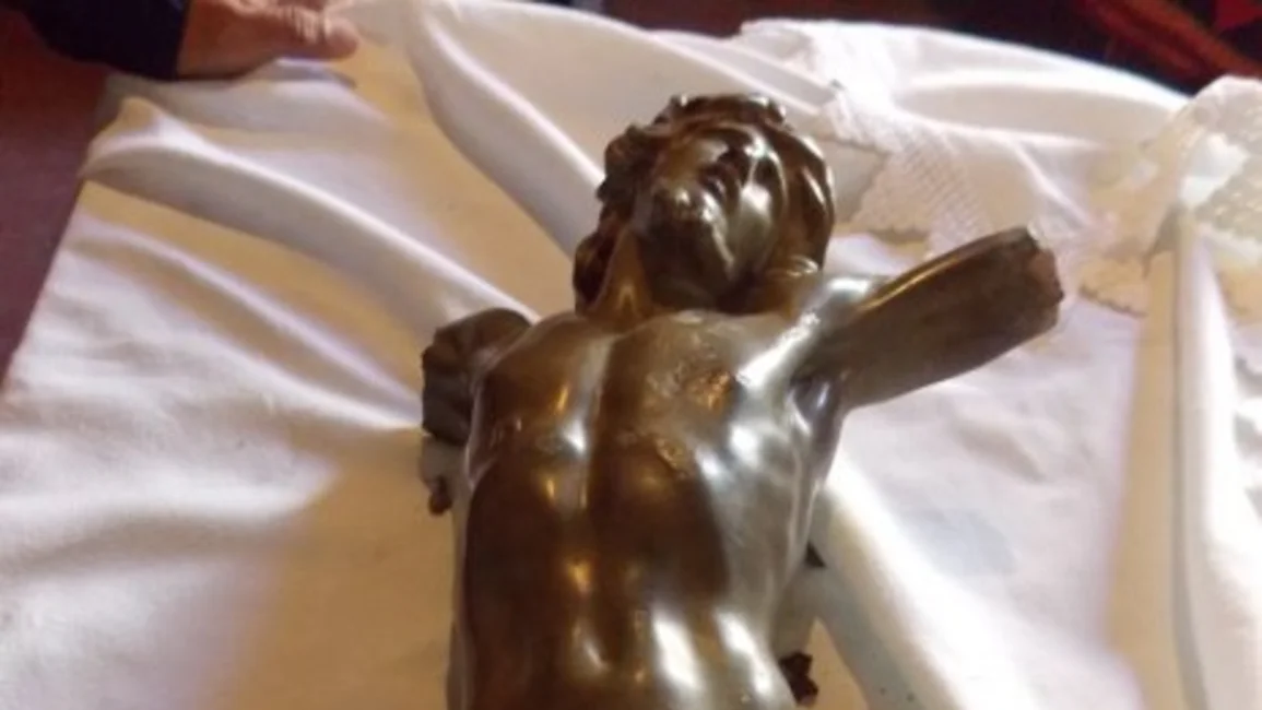 Hallaron en el río un Cristo que fue robado