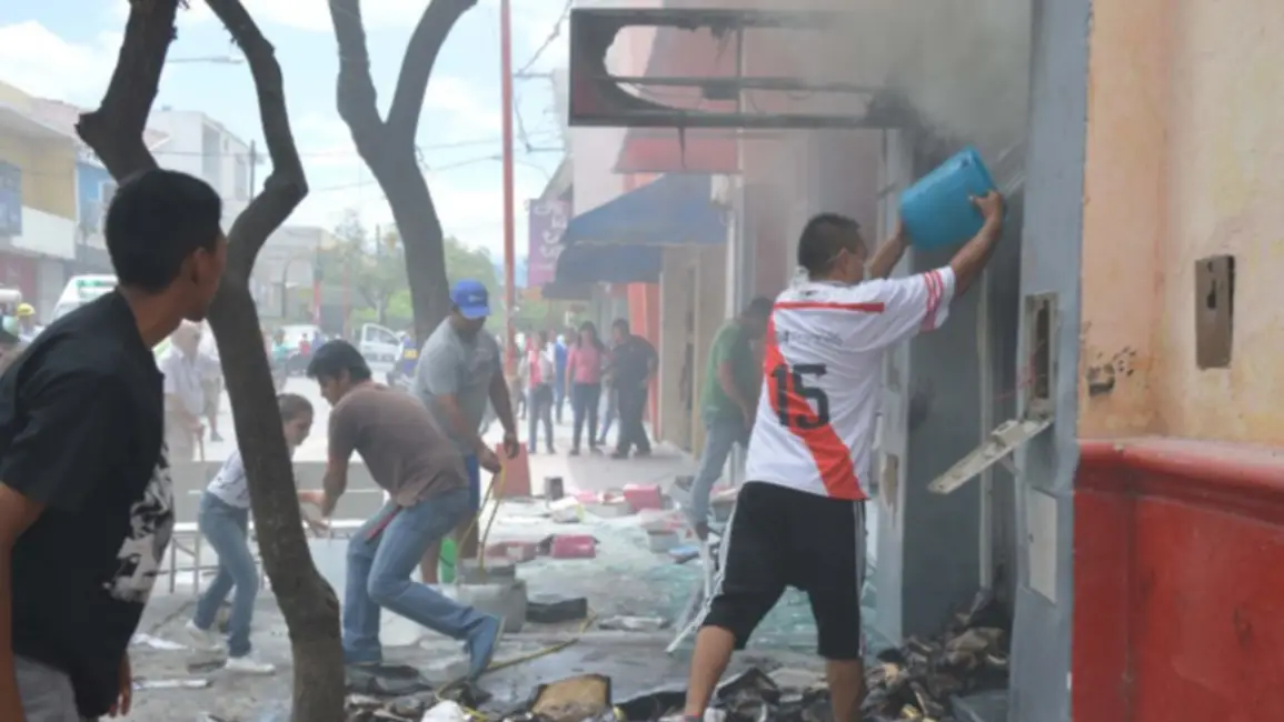 Voraz incendio provocó caos, pánico y pérdidas