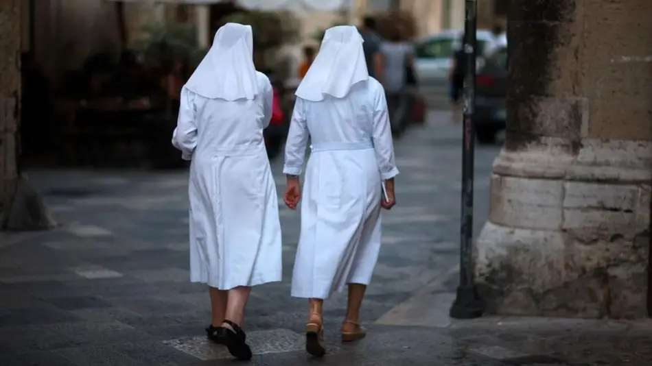 Dos monjas de una escuela católica robaron 500 mil dólares y lo gastaron en viajes y casinos