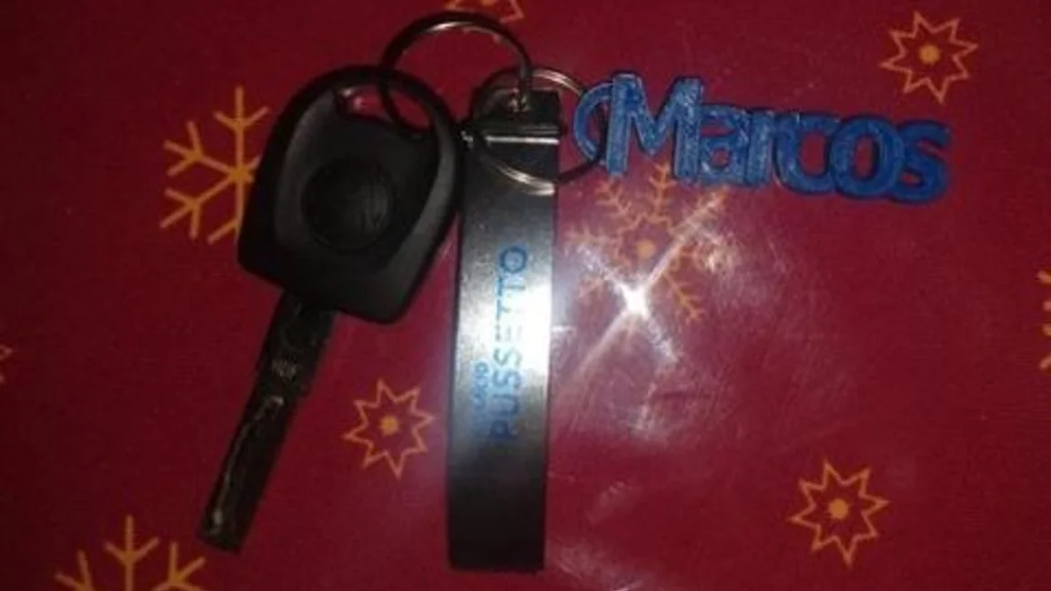 Extravió las llaves de su auto y pide colaboración para encontrarlas 