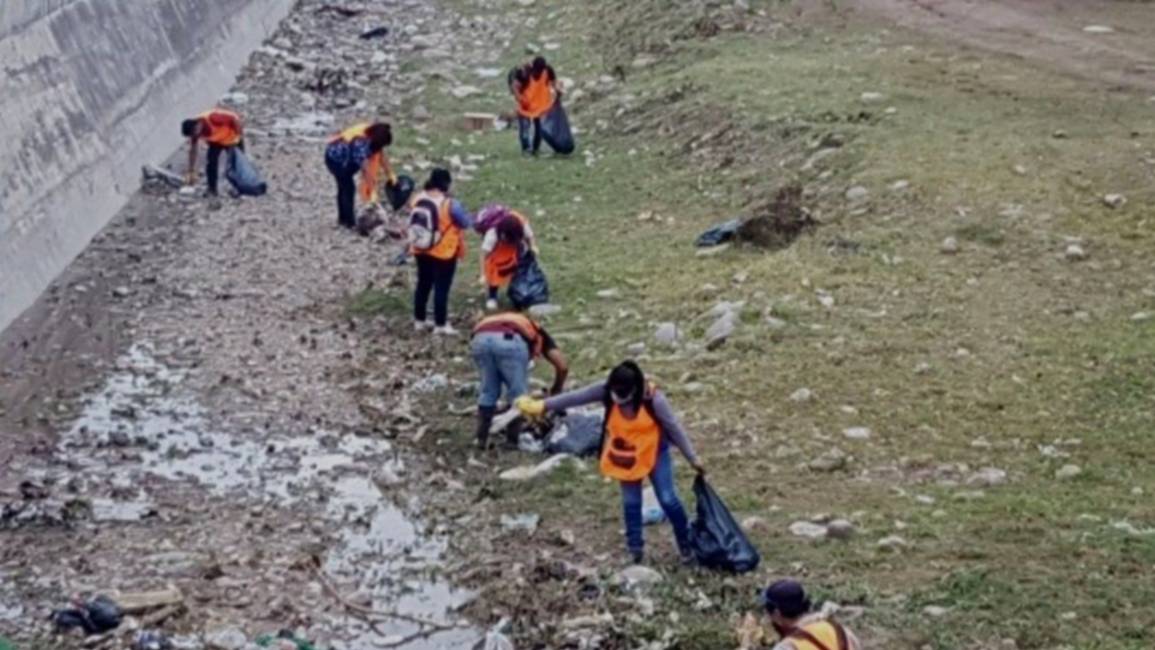 Cooperativistas limpian sectores del arroyo Las Martas