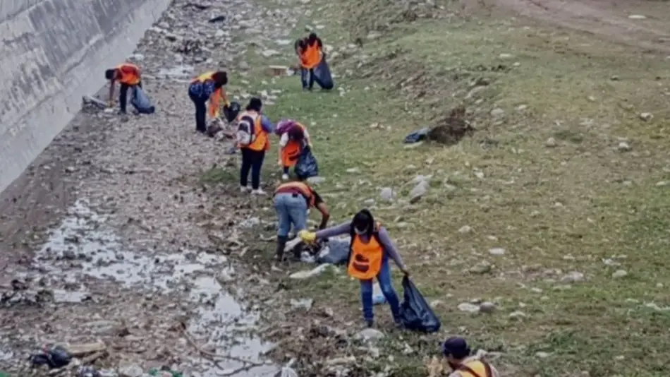 Cooperativistas limpian sectores del arroyo Las Martas