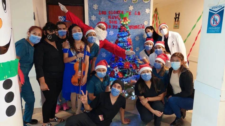 Espíritu navideño en clínica “Nuestra Señora de Fátima”