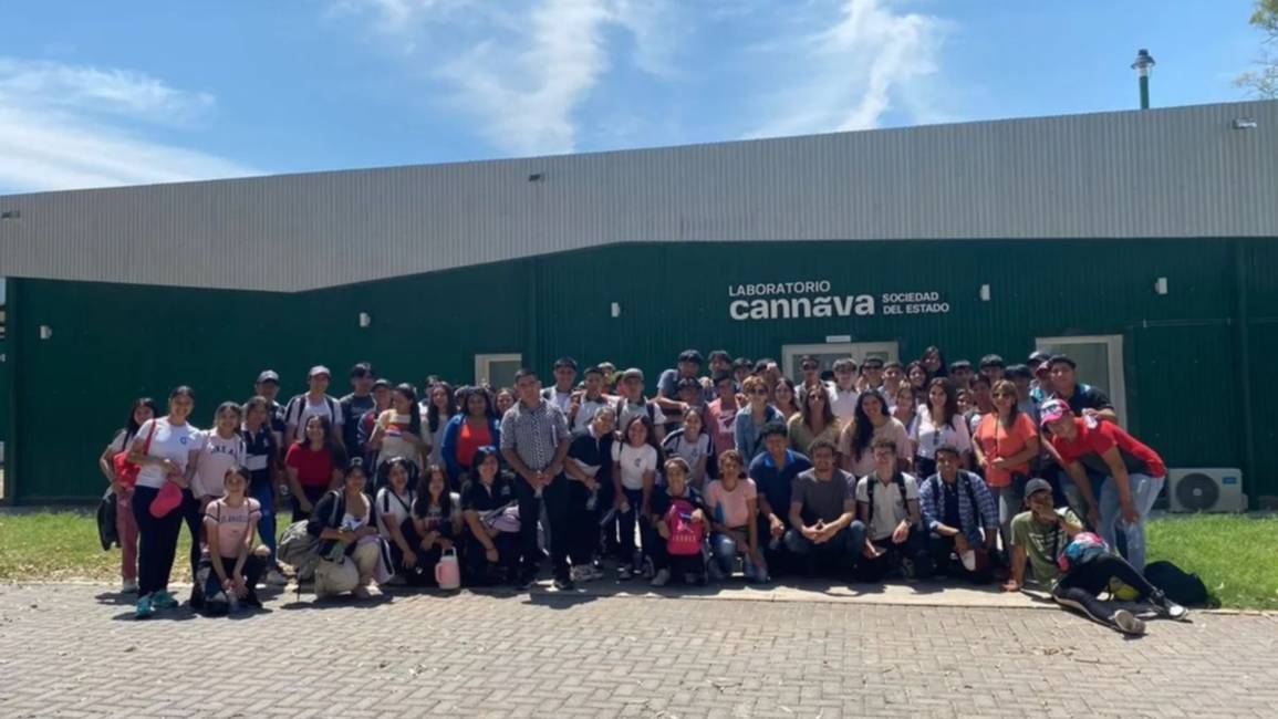 Estudiantes del interior de visita en Cannava SE