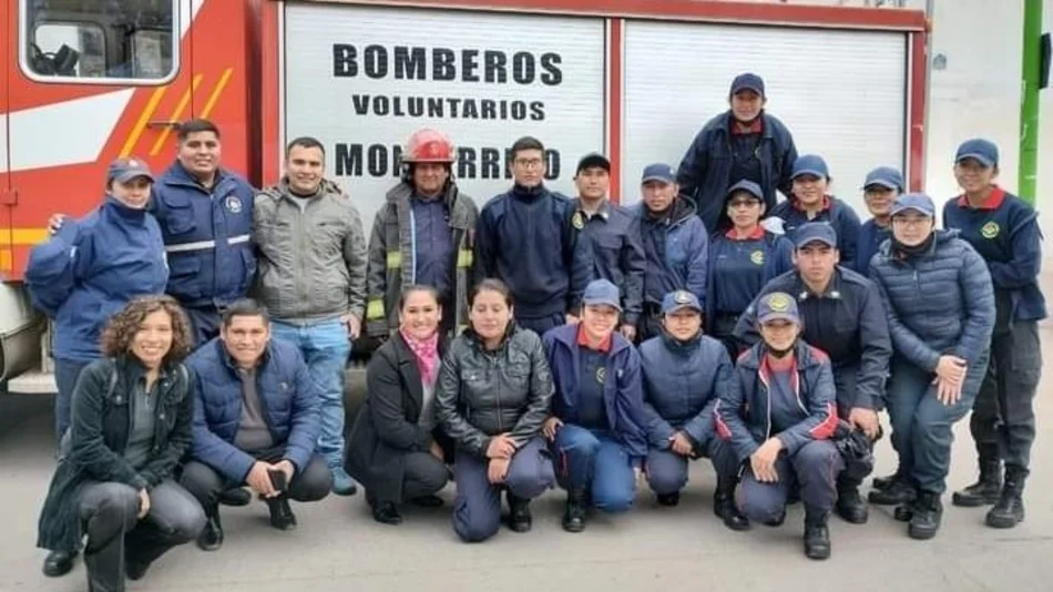 Valiosa labor de bomberos voluntarios de Monterrico