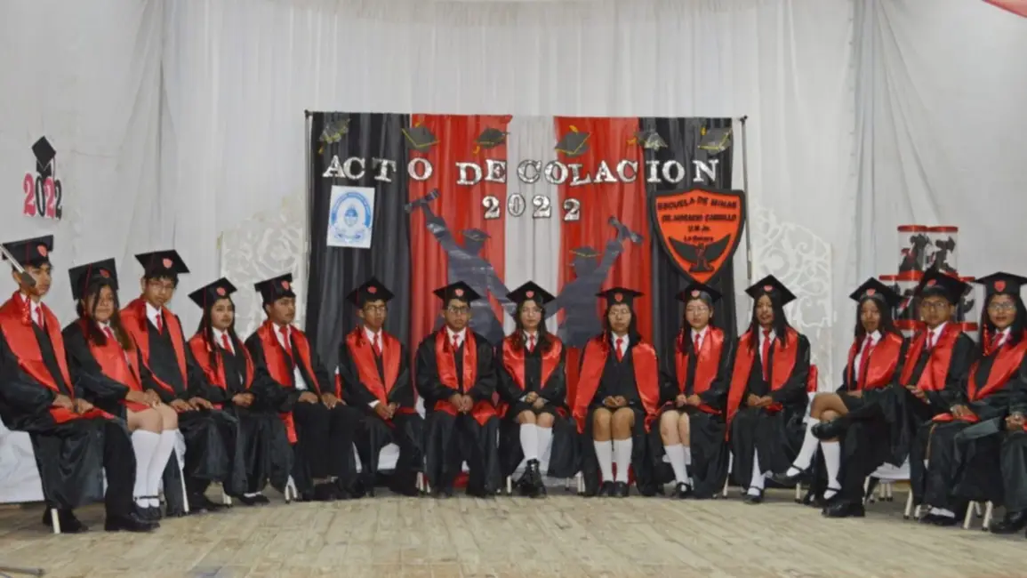 Primera promoción de la Escuela de Minas en la Puna