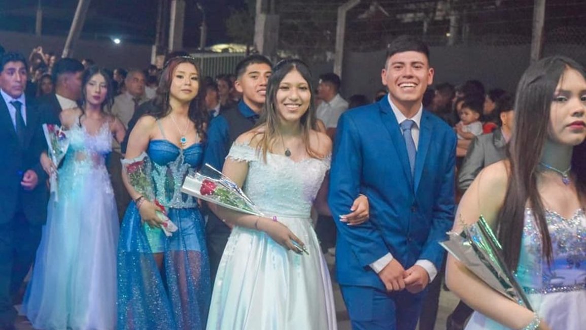 Egresados de la ciudad de Perico vivieron su noche de gala