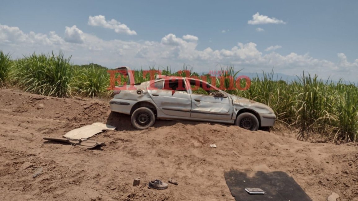 Automovilista salva su vida tras volcar y dar varios tumbos en ruta provincial 1