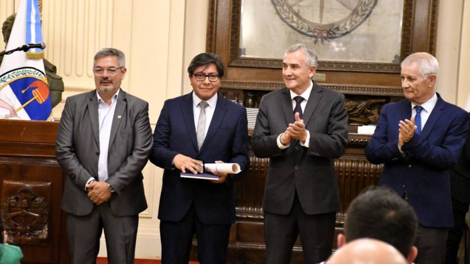 Entregaron diplomas y medallas a convencionales constituyentes