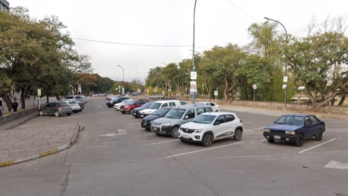 Le hicieron una multa y agredió a una inspectora