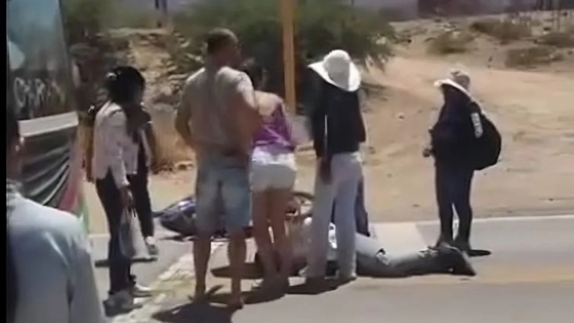 Automovilista atropelló a dos jóvenes y se dio a la fuga