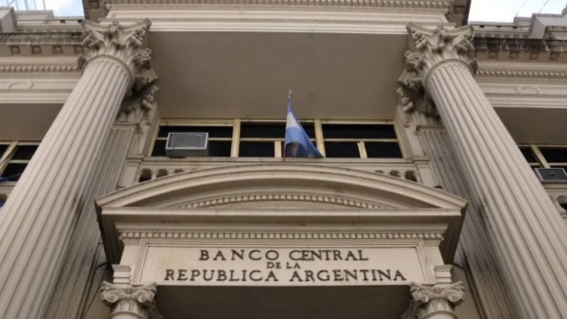 El Banco Central aplicó un virtual feriado cambiario para este lunes