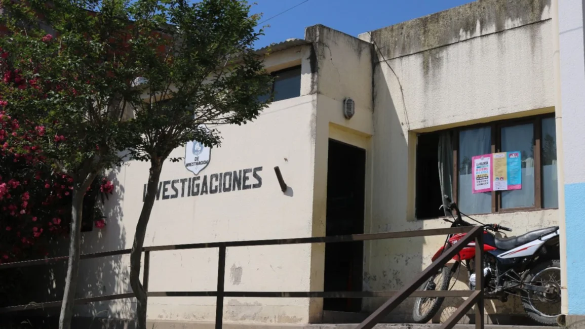 Barrio Gorriti: un chofer de colectivo bajó para ir al baño y le robaron 