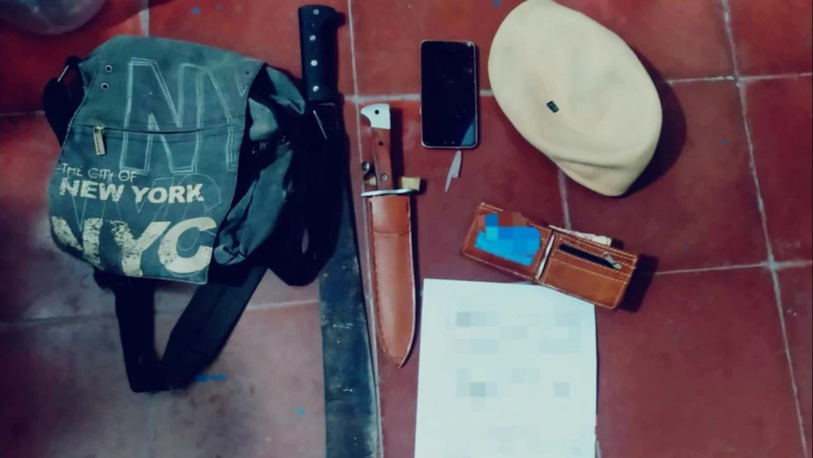 Amenazaba con un machete a transeúntes y fue detenido