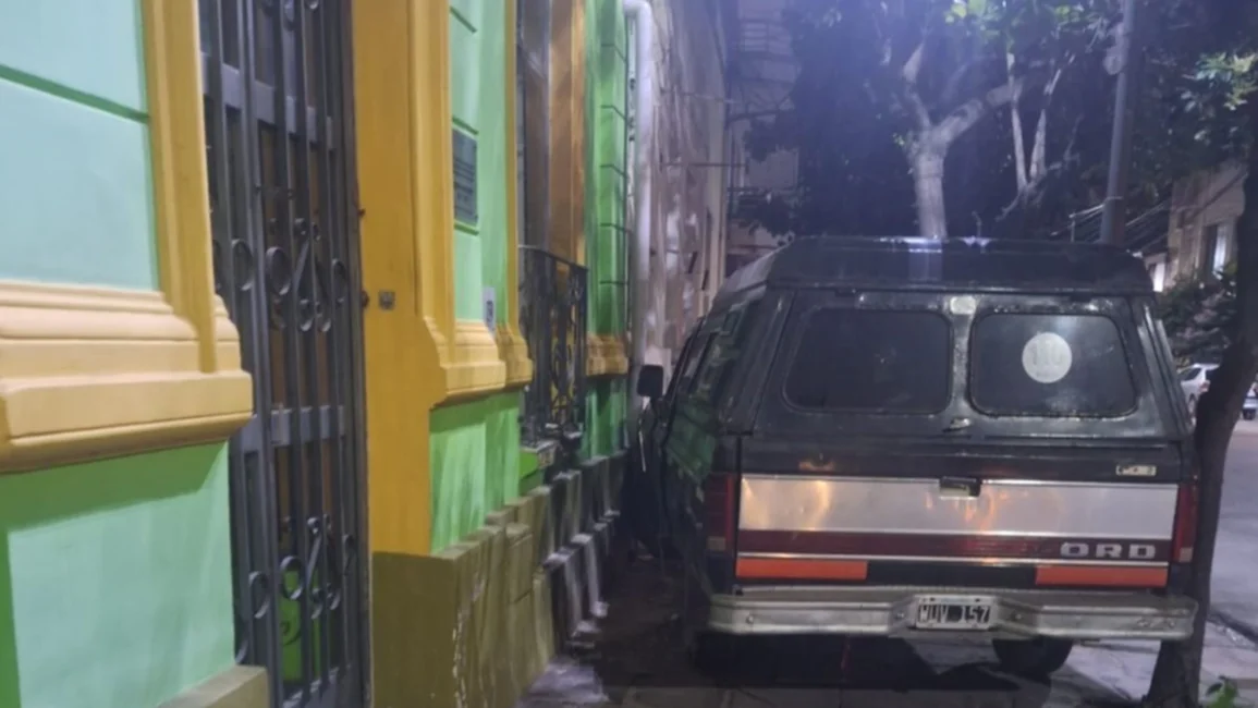 Conducía alcoholizado y destruyó una pared